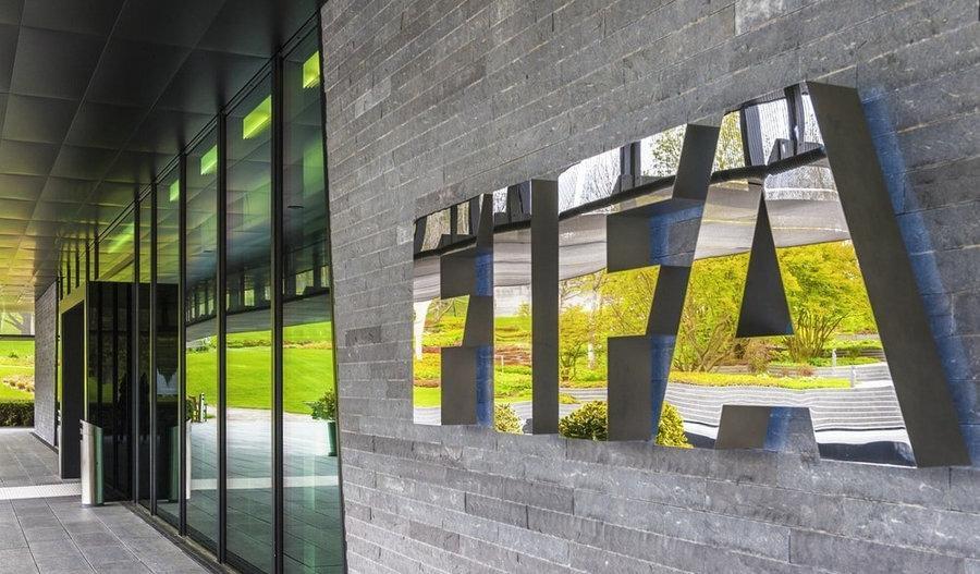 کاهش 50 درصدی دستمزد فوتبالیست ها در دستور کار فیفا